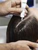 Zabiegi przeciw wypadaniu włosów – najlepsze metody salonowe i domowe