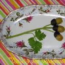 Realizzare decorazioni con le olive per i piatti Come realizzare un'ape con le olive